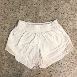 Lululemon White 4” Hotty Hot Shorts Size‎ 4